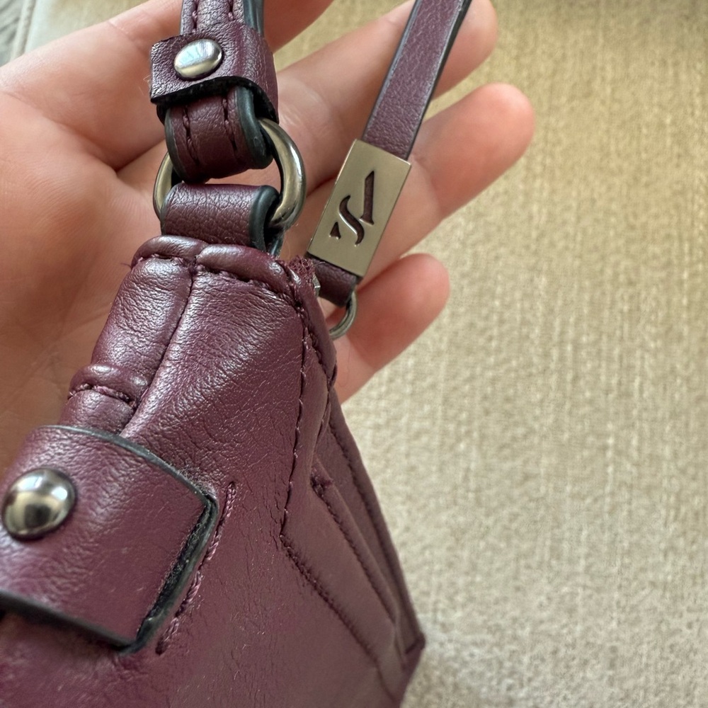 Simply Vera by Vera Wang 🔮Burgundy Wristlet 🔮 NEW WITHOUT TAGS - Picture 3 of 9